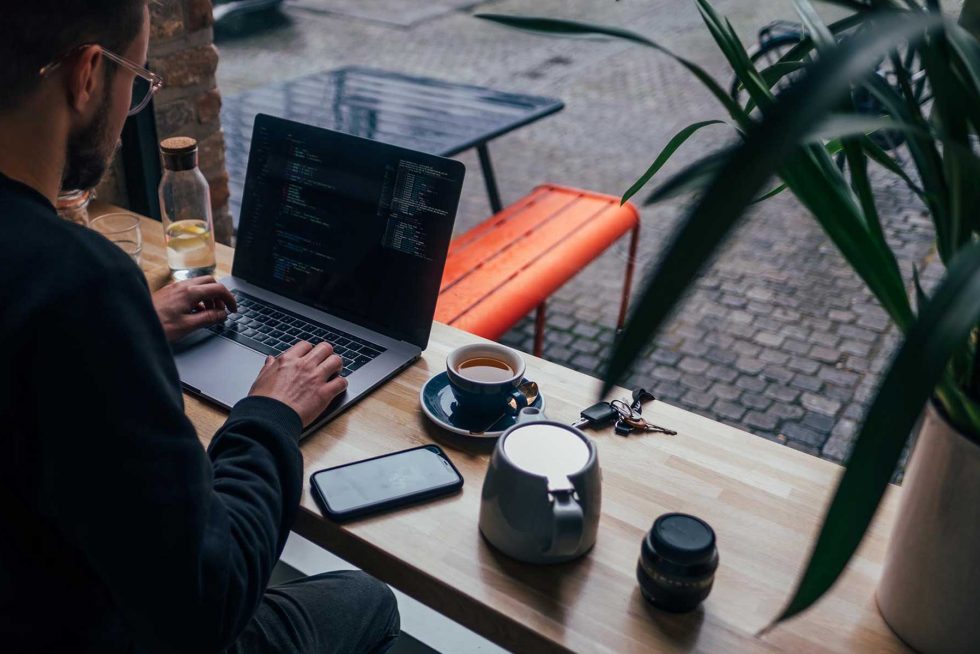 photo-1556761175-4b46a572b786?ixid=MXwxMjA3fDB8MHxwaG90by1wYWdlfHx8fGVufDB8fHw=&ixlib=rb-1.2.1&auto=format&fit=crop&w=1334&q=80